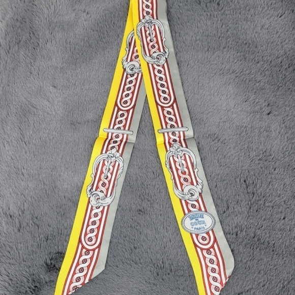 New Yellow Print Silk Skinny Scarf Twilly - Picture 5 of 5